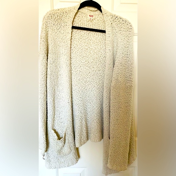 Mossimo Sweater 🤍 - Picture 1 of 1